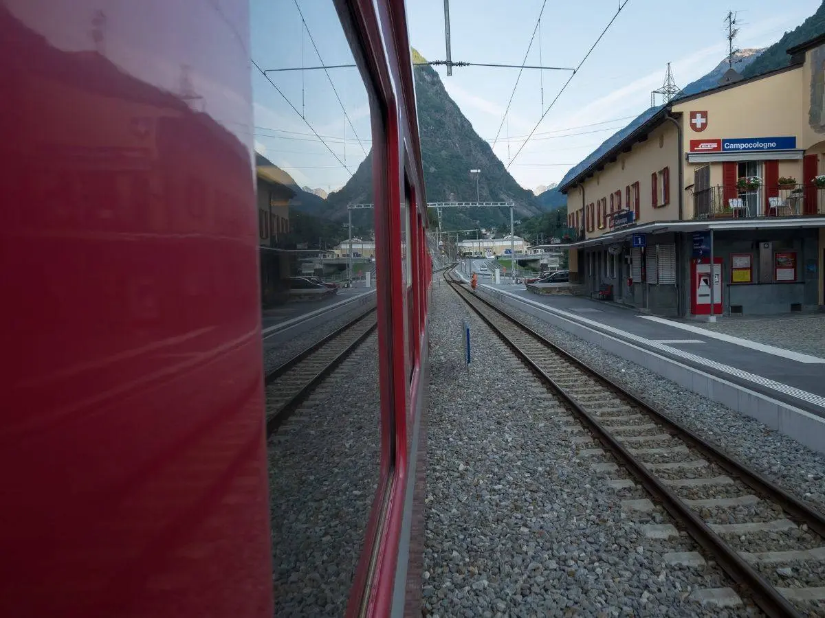 Campocologno: La Fermata Segreta del Trenino Rosso del Bernina - Arrivo a Campocologno Campocologno: La Fermata Segreta del Trenino Rosso del Bernina - Arrivo a Campocologno